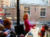 Rosalie vermaakt Florian